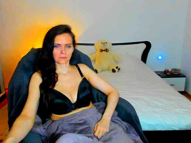 SexQueen11 webcam