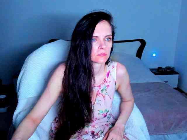 SexQueen11 webcam