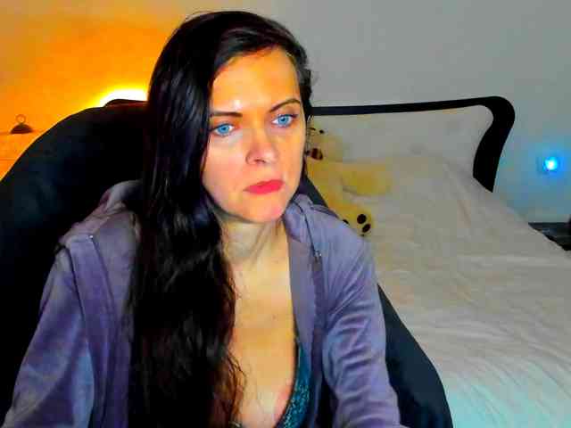 SexQueen11 webcam