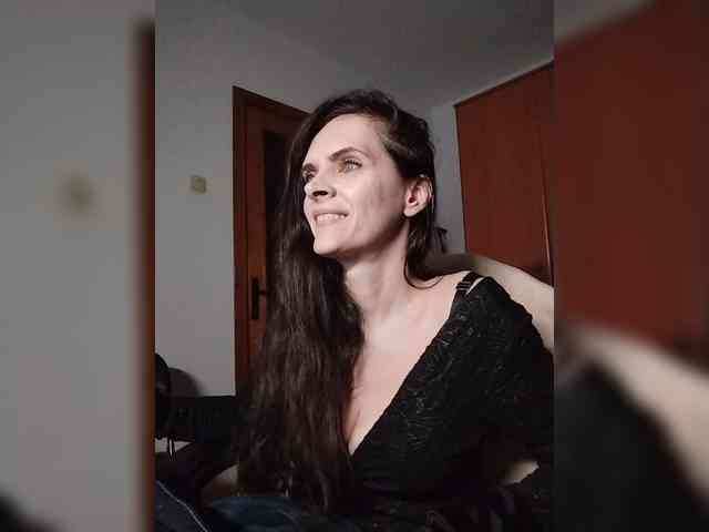 SexQueen11 webcam