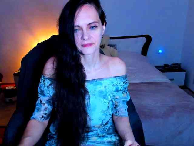 SexQueen11 webcam