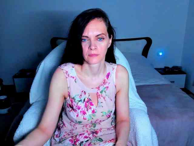 SexQueen11 webcam
