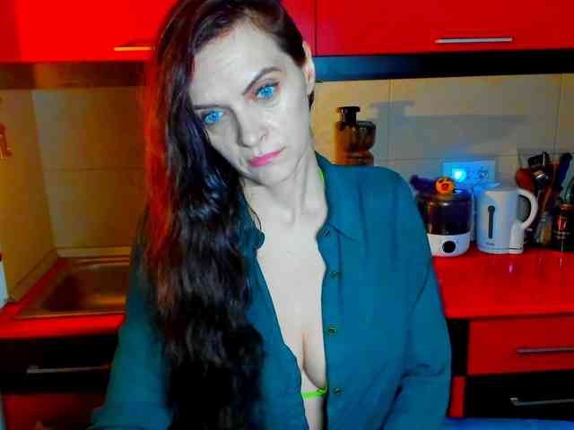 SexQueen11 webcam