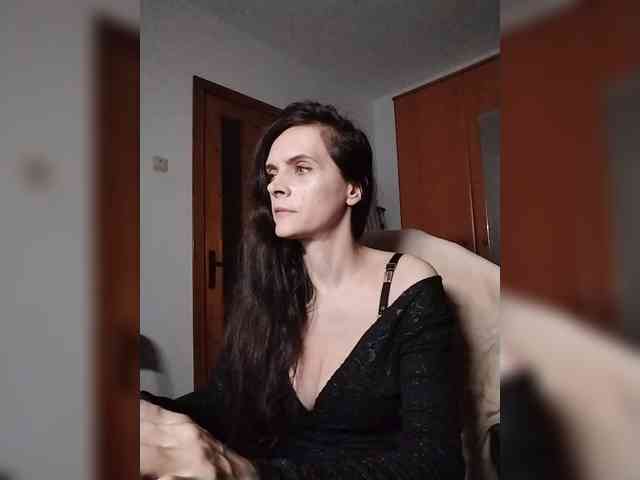 SexQueen11 webcam