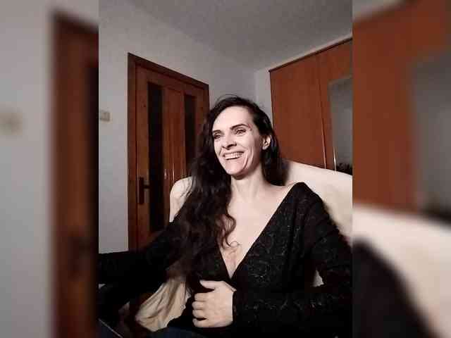 SexQueen11 webcam