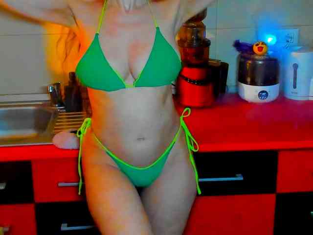 SexQueen11 webcam