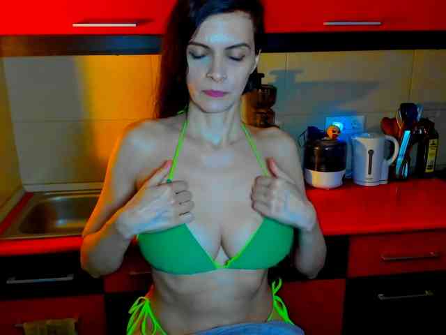 SexQueen11 webcam
