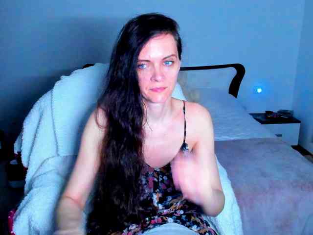 SexQueen11 webcam