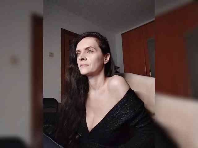 SexQueen11 webcam