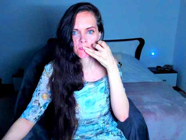 SexQueen11 webcam