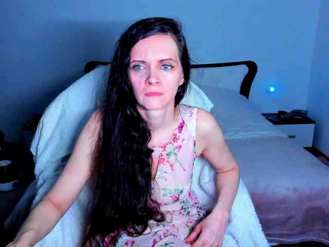 SexQueen11 webcam