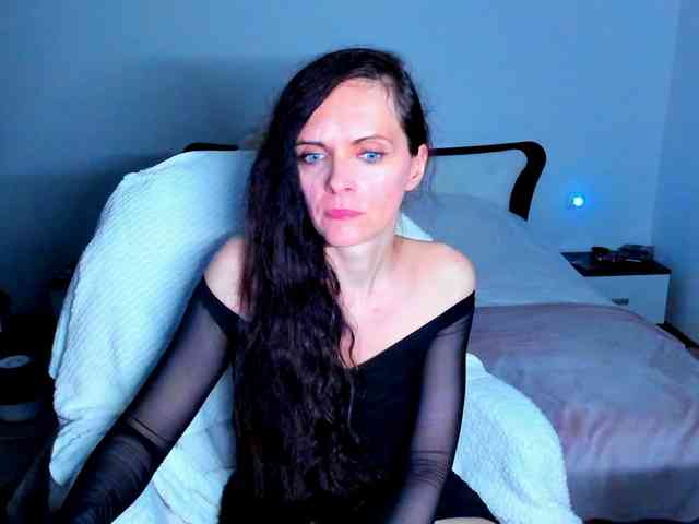 SexQueen11 webcam