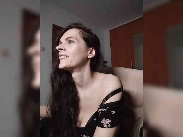 SexQueen11 webcam