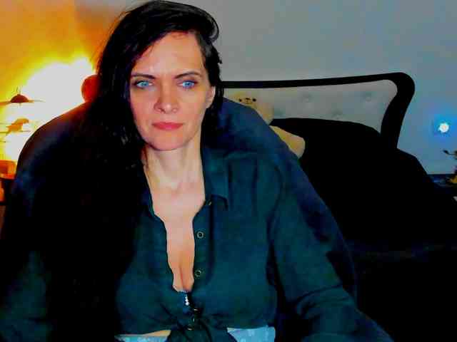 SexQueen11 webcam