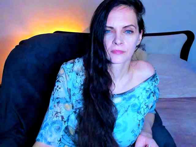 SexQueen11 webcam