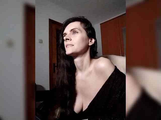 SexQueen11 webcam