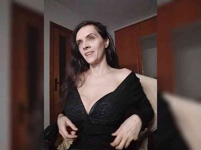 SexQueen11 webcam