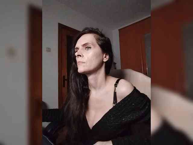 SexQueen11 webcam
