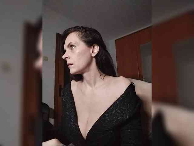 SexQueen11 webcam