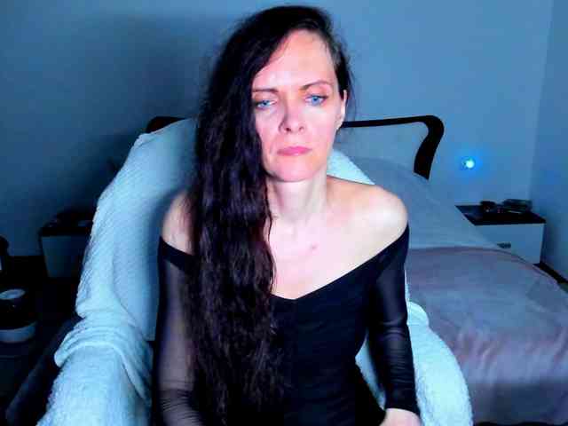SexQueen11 webcam