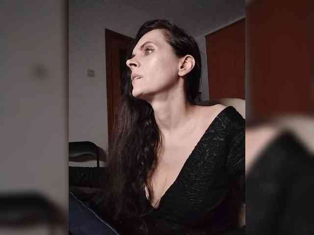 SexQueen11 webcam