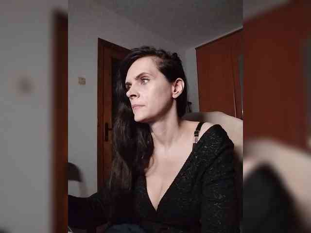 SexQueen11 webcam