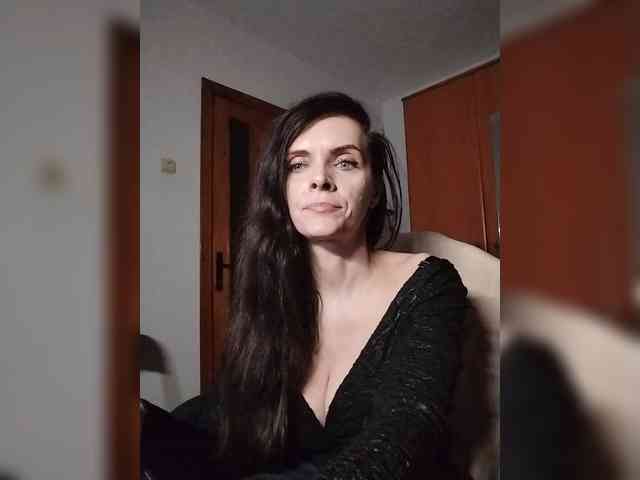 SexQueen11 webcam