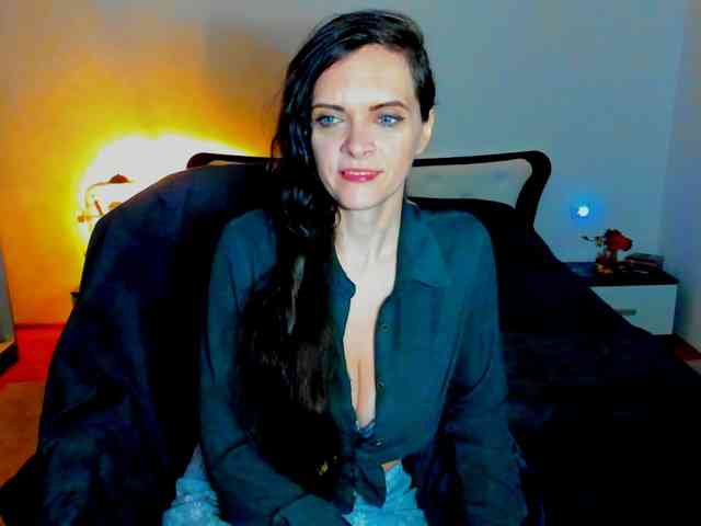 SexQueen11 webcam