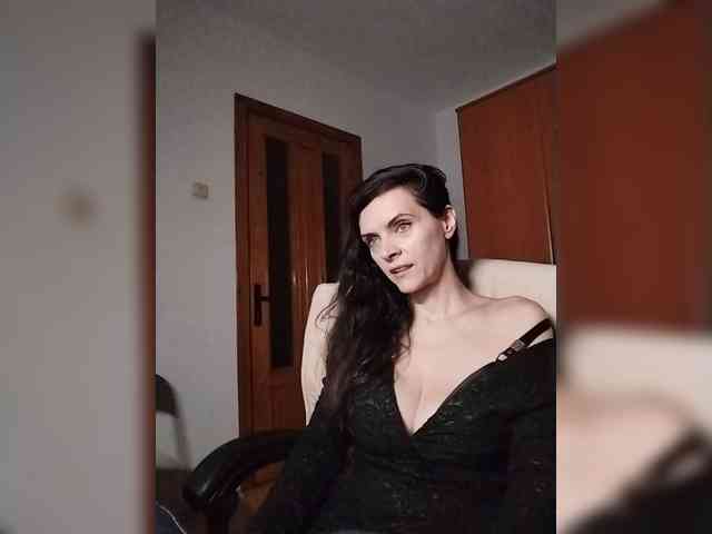 SexQueen11 webcam