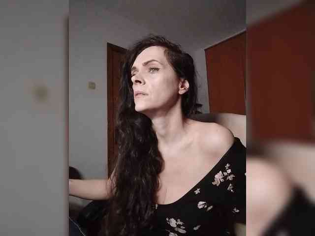 SexQueen11 webcam