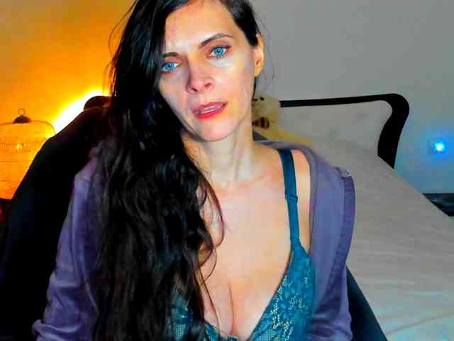 SexQueen11 webcam