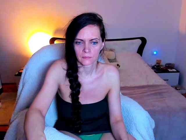 SexQueen11 webcam