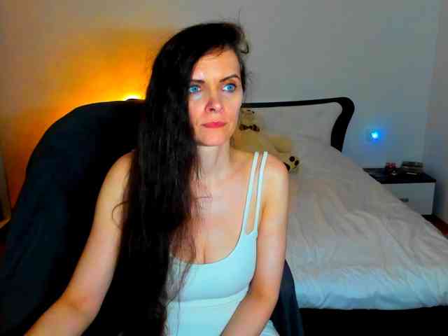 SexQueen11 webcam