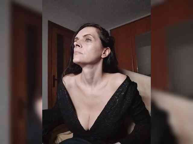 SexQueen11 webcam