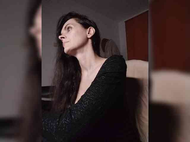 SexQueen11 webcam