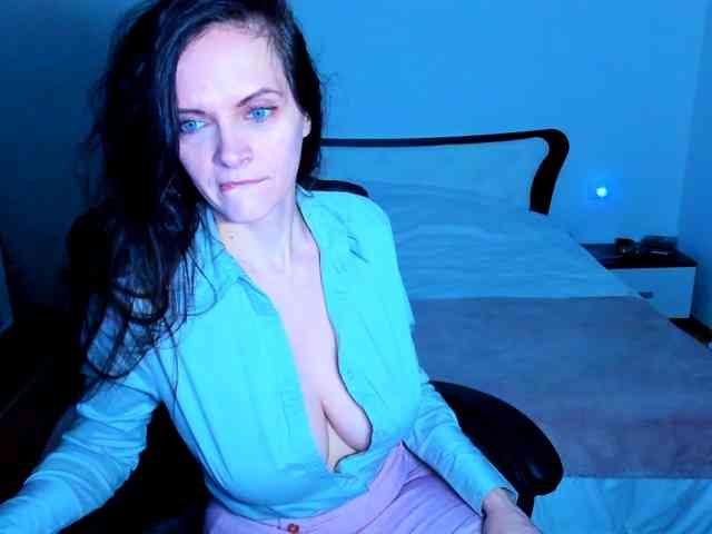 SexQueen11 webcam
