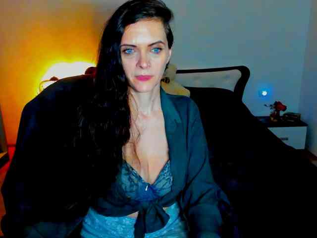 SexQueen11 webcam
