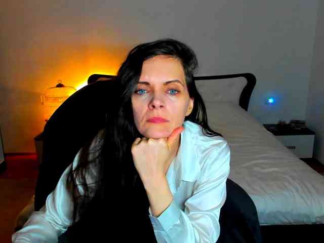 SexQueen11 webcam