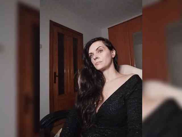 SexQueen11 webcam