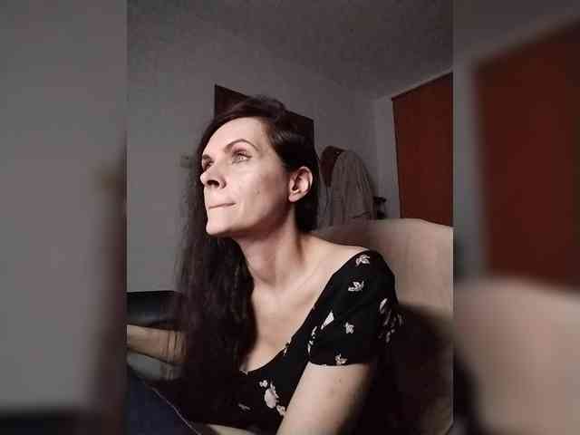 SexQueen11 webcam