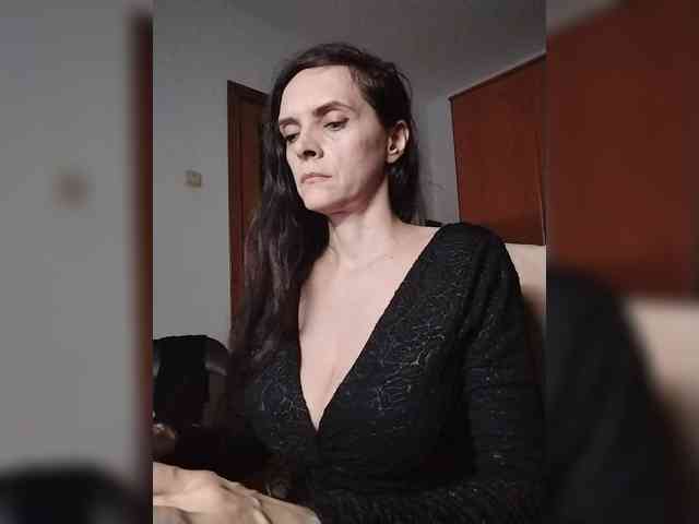 SexQueen11 webcam