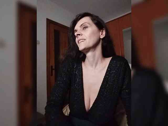SexQueen11 webcam