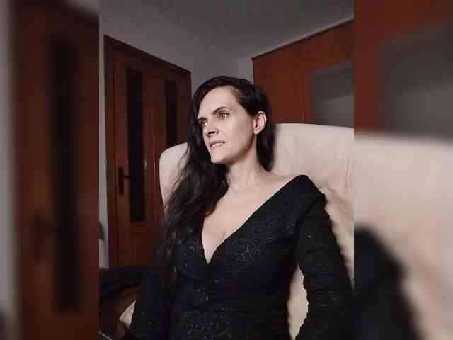 SexQueen11 webcam