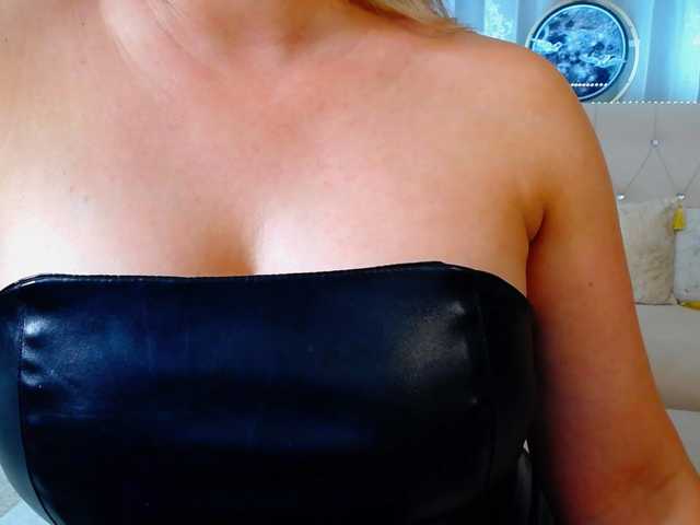 Malvvina live webcam show