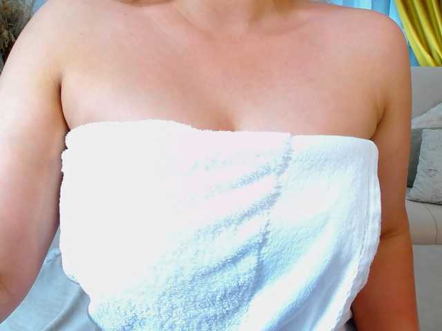 Malvvina live webcam show