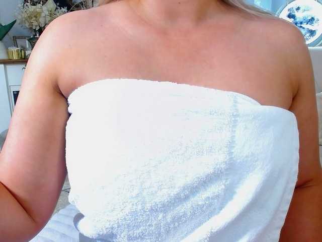 Malvvina live cam on UnifiedCams