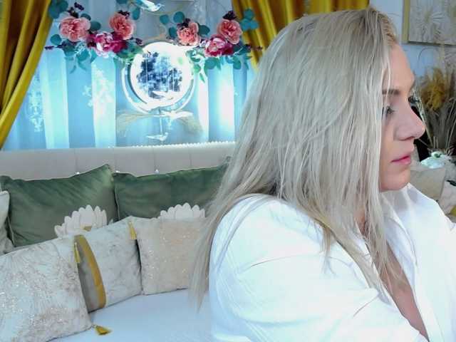 Malvvina live cam on BongaCams