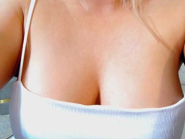 Malvvina live cam on BongaCams