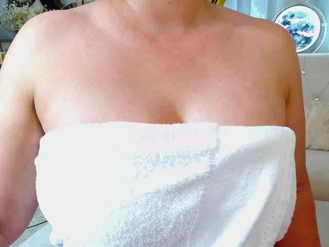 Malvvina live webcam show