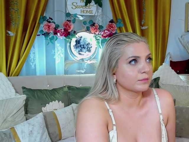Malvvina live cam preview